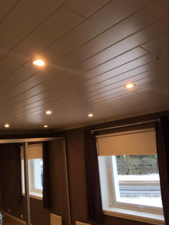 Ferienwohnung Den Gule Huset Lyngdal Exterior foto